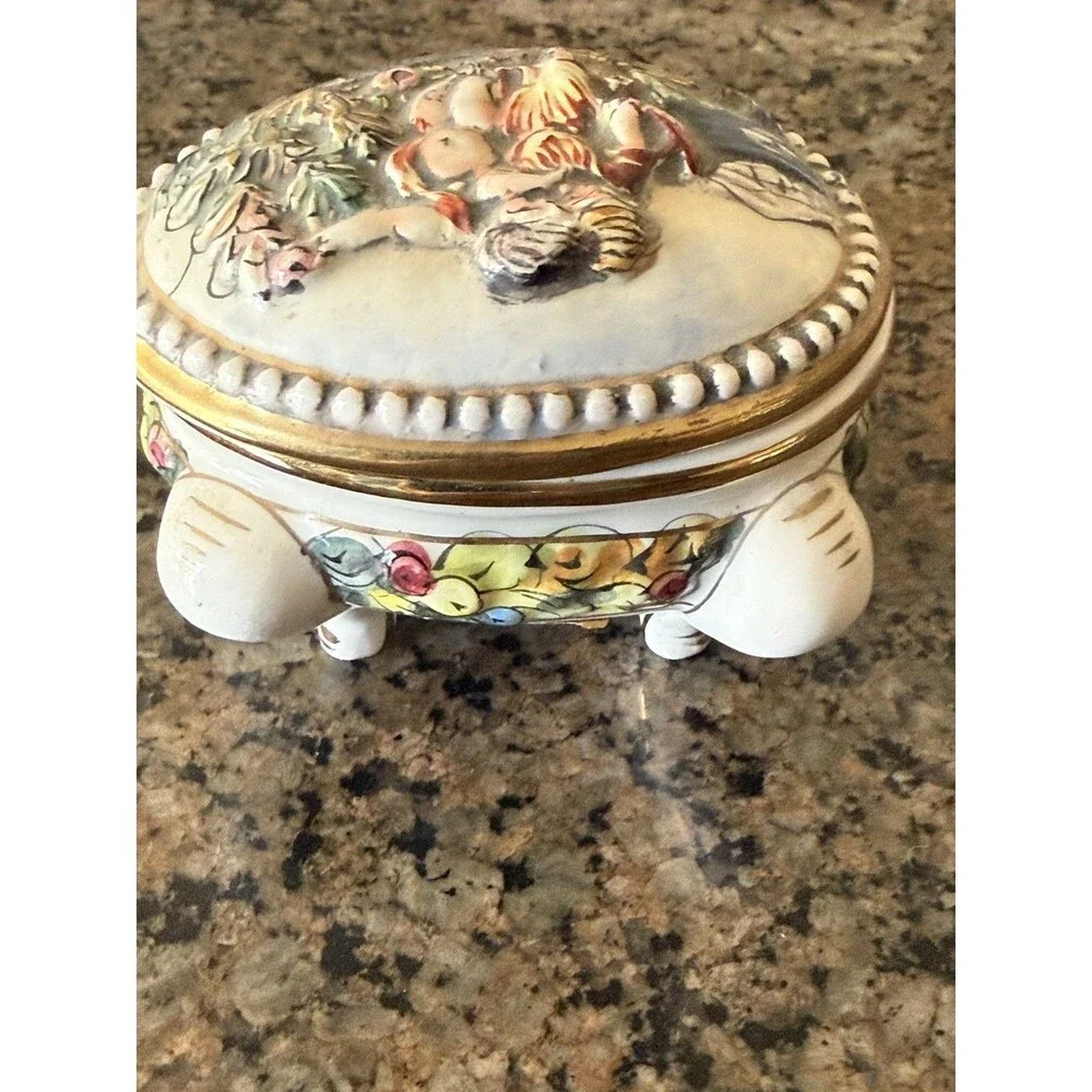Vintage Capodimonte 1366/114 Porcelain Trinket Box Hand Painted Italy